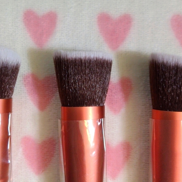 5 Buki Brushes - Picture 3 of 4